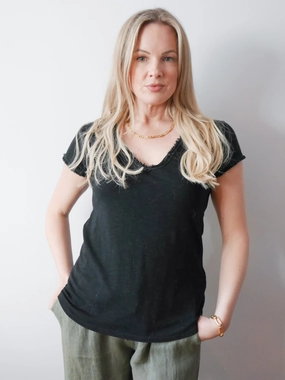 Amy Tee Black