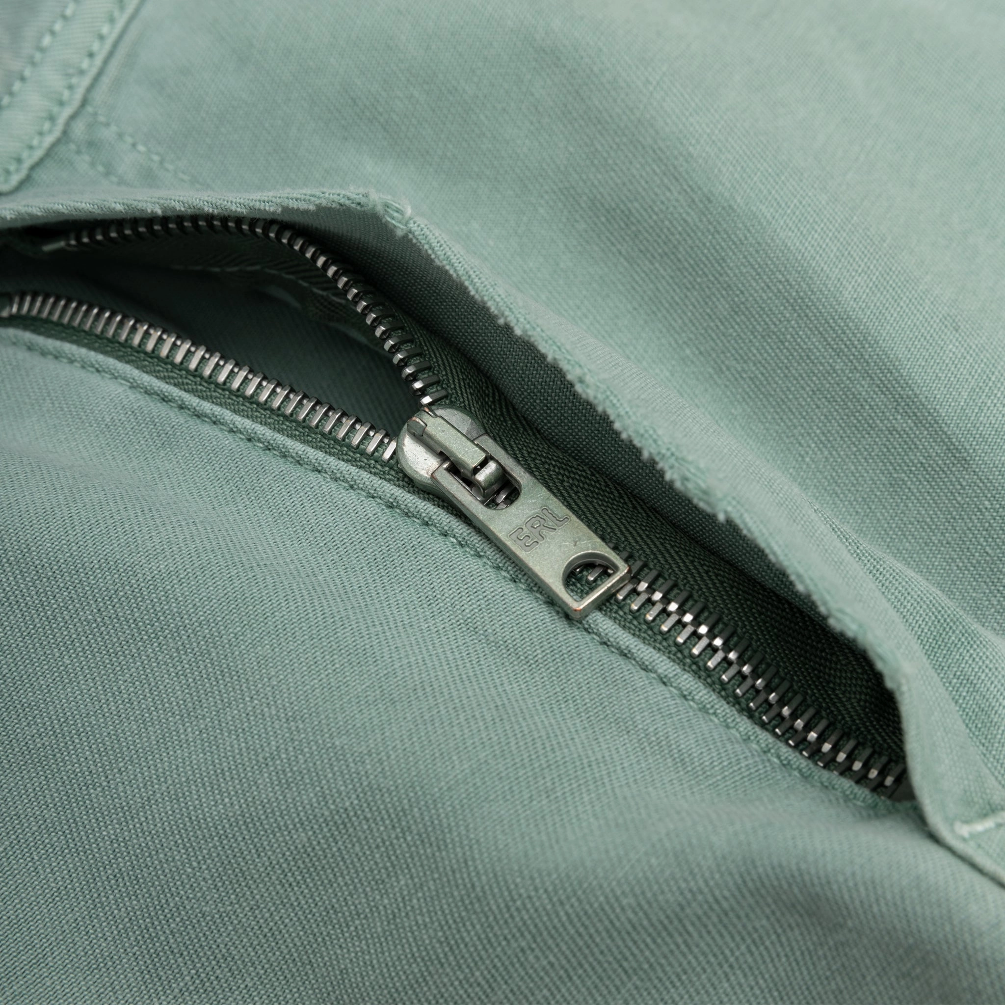 DISTRESSED CHINO